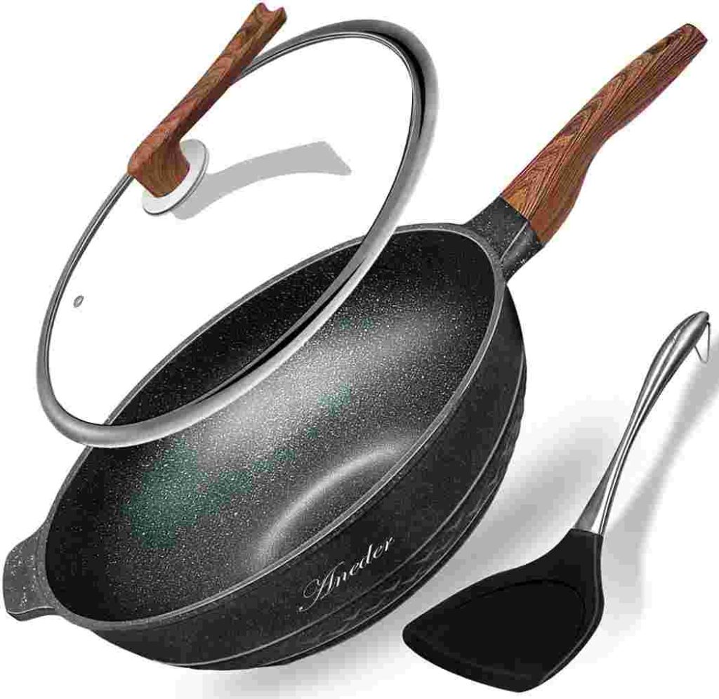 Black colour pan with a lid 
